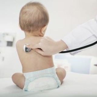 Pertosse, allerta pediatri per epidemia: 3 morti da gennaio e +800% ricoveri
