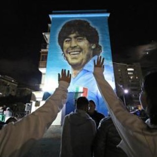 Dal murales alla processione, Napoli omaggia Maradona per i 64 anni dalla nascita