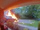 Suv prende fuoco spontaneamente sul vialetto di casa, famiglia salva per miracolo - Video