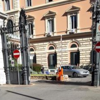 Roma, morta la donna colpita da proiettile vagante mentre era in auto al Prenestino