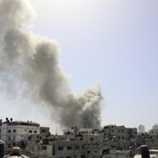 Gaza, media: &quot;Raid Israele su moschea: 16 morti, 10 sono bambini&quot;