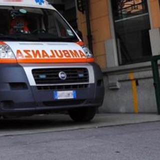 Cade dalla bici e finisce sotto un'auto, morto 59enne nel Mantovano