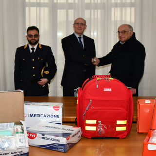 Federfarma dona materiale sanitario alla Questura di Varese